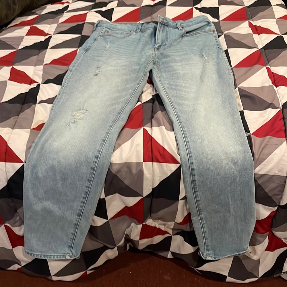 Aeropostale skinny jeans Size 36*32.  Light wash nice for spring.